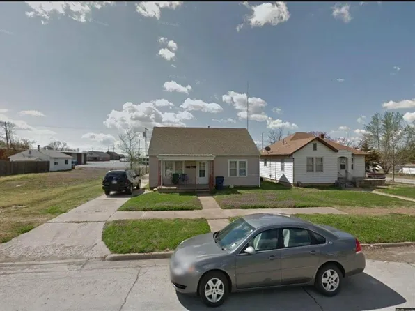 1308 W 3rd St, Coffeyville, KS 67337