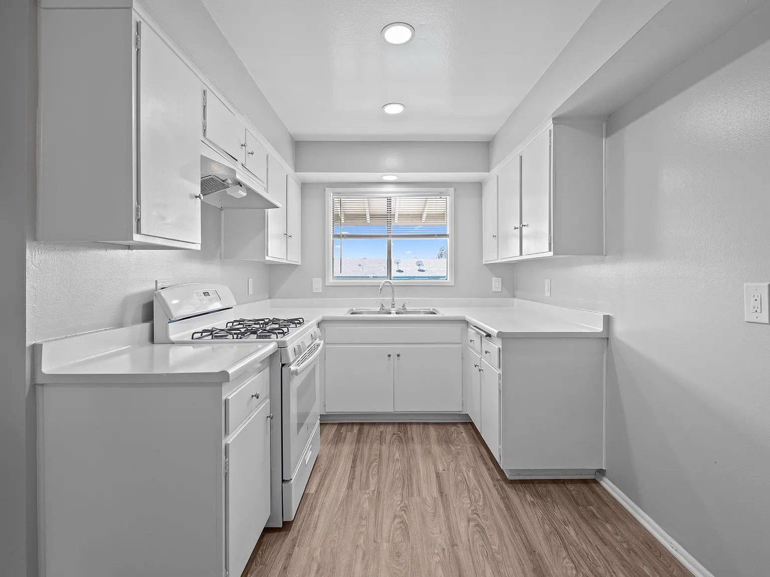 Hillside Apartments — Photo 3