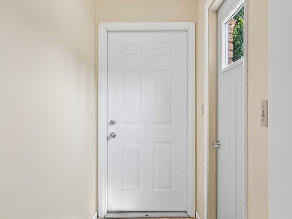 4th image of 1715 37th Ave NE