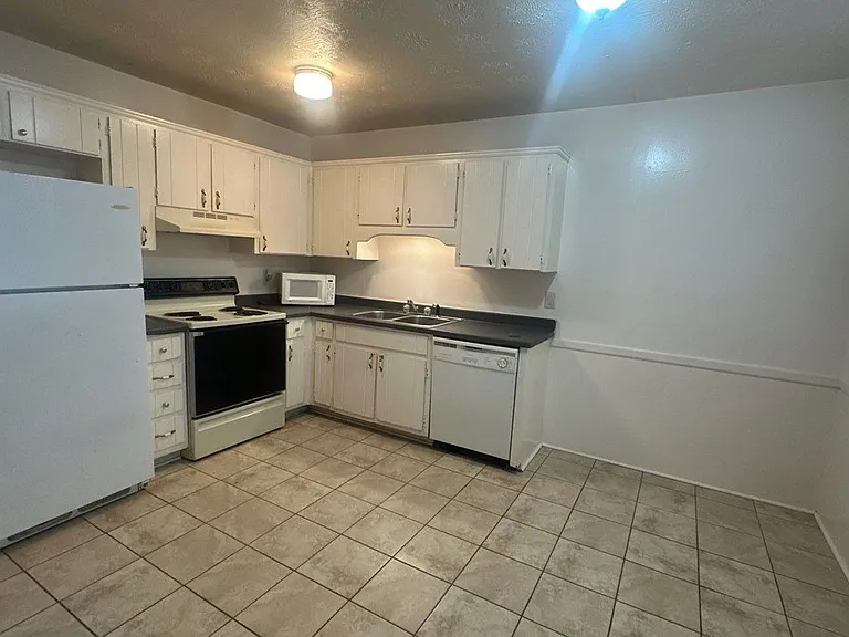 Evergreen Townhomes — Photo 3