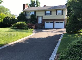 75 Lionshead Dr W, Wayne, NJ