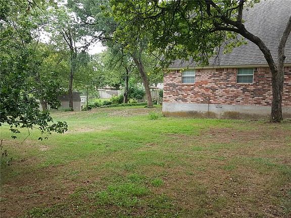 2nd image of 308 Oakwood Dr