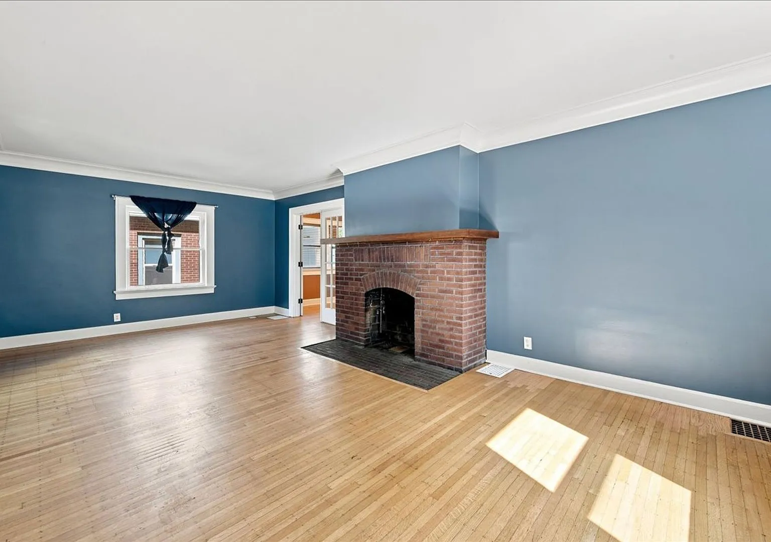5344 Lowell Ave - $1950.00/mo. — Photo 3