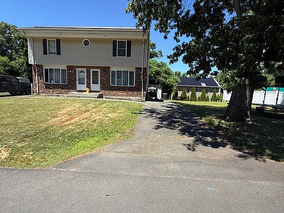 2nd image of 16 Jennings St #16
