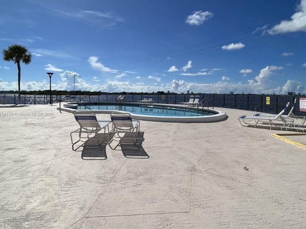 11930 N Bayshore Dr APT 805, North Miami, FL 33181