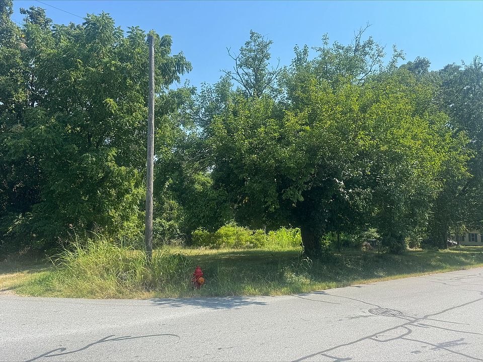 2nd image of 648 Baxter Street