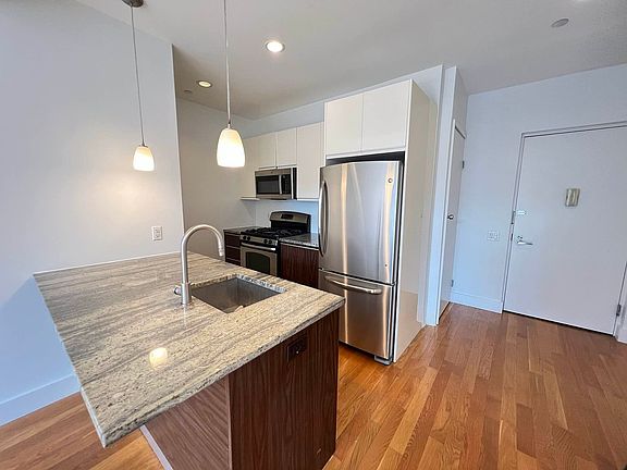3rd image of 836 Bergen St #433