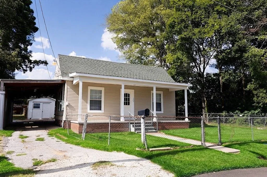3 bed, 1.0 bath, 1402 sqft, $1,495 — Photo 2