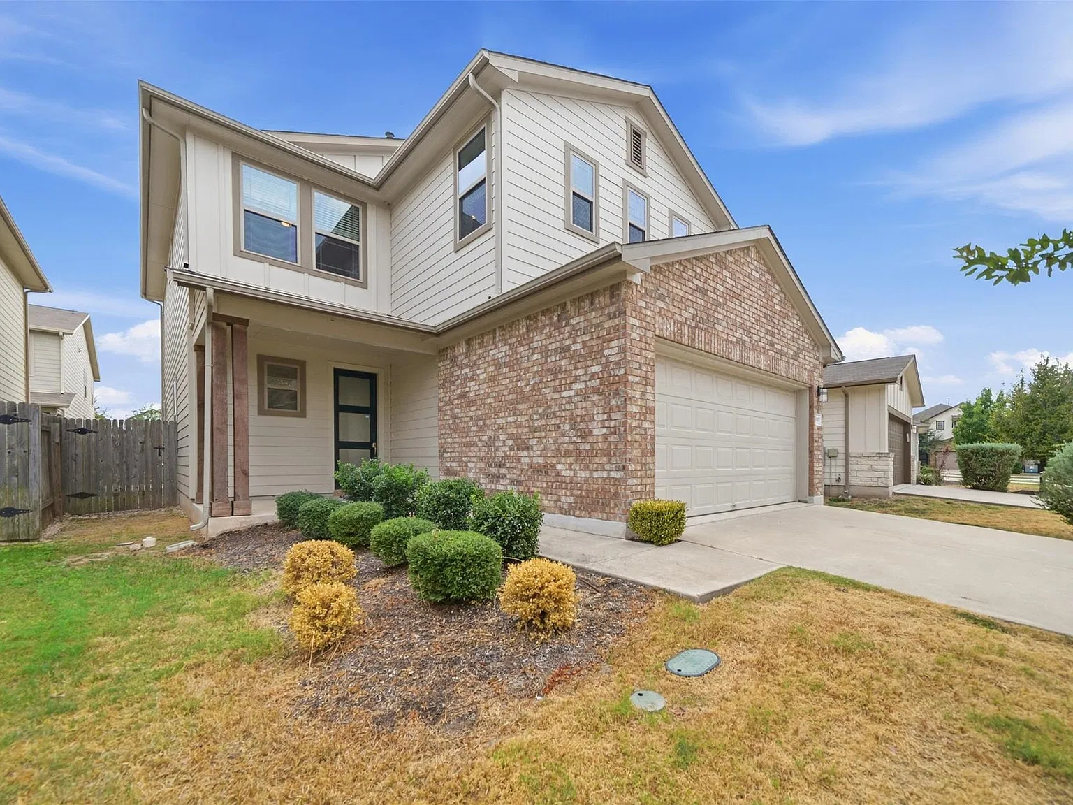 3 bed, 2.5 bath, 2211 sqft, $2,499 — Photo 2