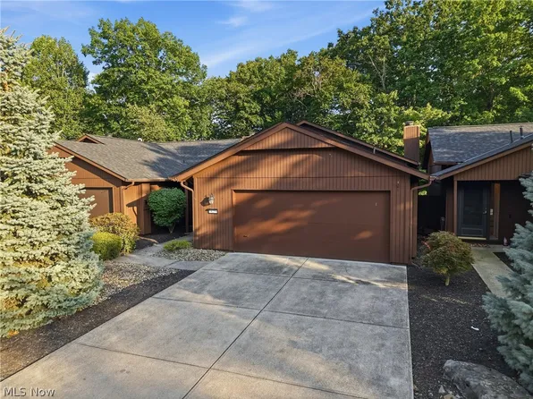 18259 Glencreek Ln, Strongsville, OH 44136