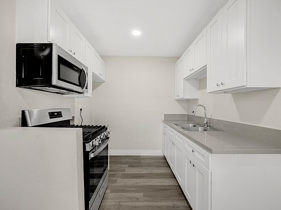 3rd image of 4500 N Lakewood Blvd APT 3