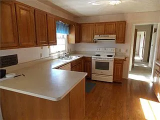 5225 E 68th St photo 1