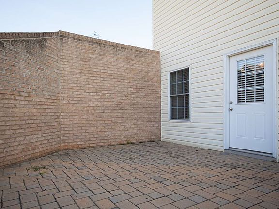 5th image of 28 Cambridge Cir