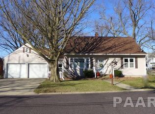 206 Vine St, Washington, IL 61571