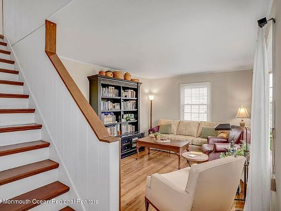 4th image of 110 Pine St