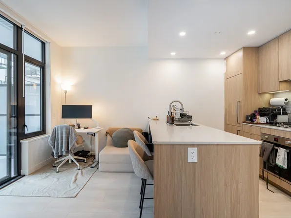 626 Claremont St #708, Coquitlam, BC V3J 0T1