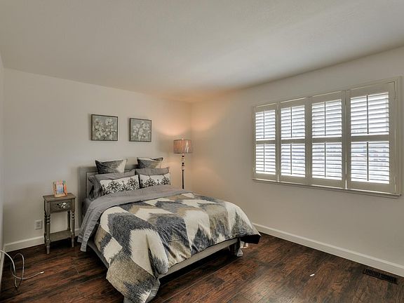 5th image of 5581 Spinnaker Dr APT 2