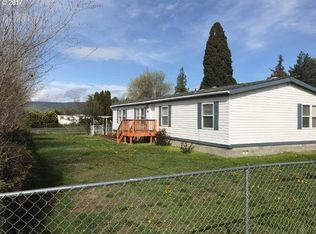 1002 Elm Dr, Dallesport, WA 98617