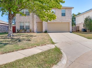 8725 Hunters Creek Ct, Fort Worth, TX 76123