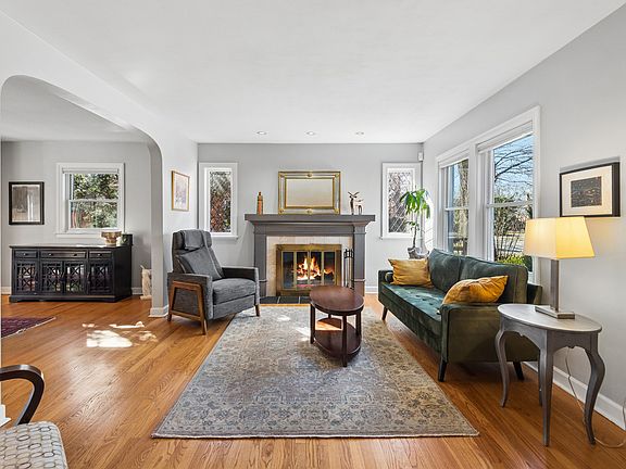2nd image of 6831 N Kilpatrick Ave
