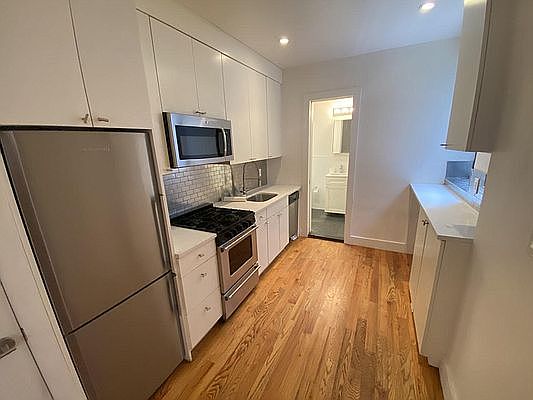 1st image of 304 10th St #1304