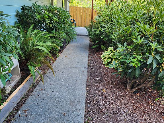 Path to private entrance