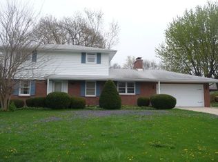 1002 Woodbridge Dr, Rockford, IL 61108