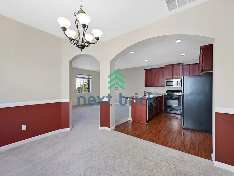 323 Graham Ave NE — Photo 6