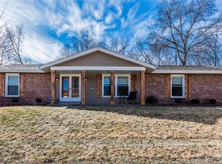 907 Penny Ln, Ballwin, MO 63011