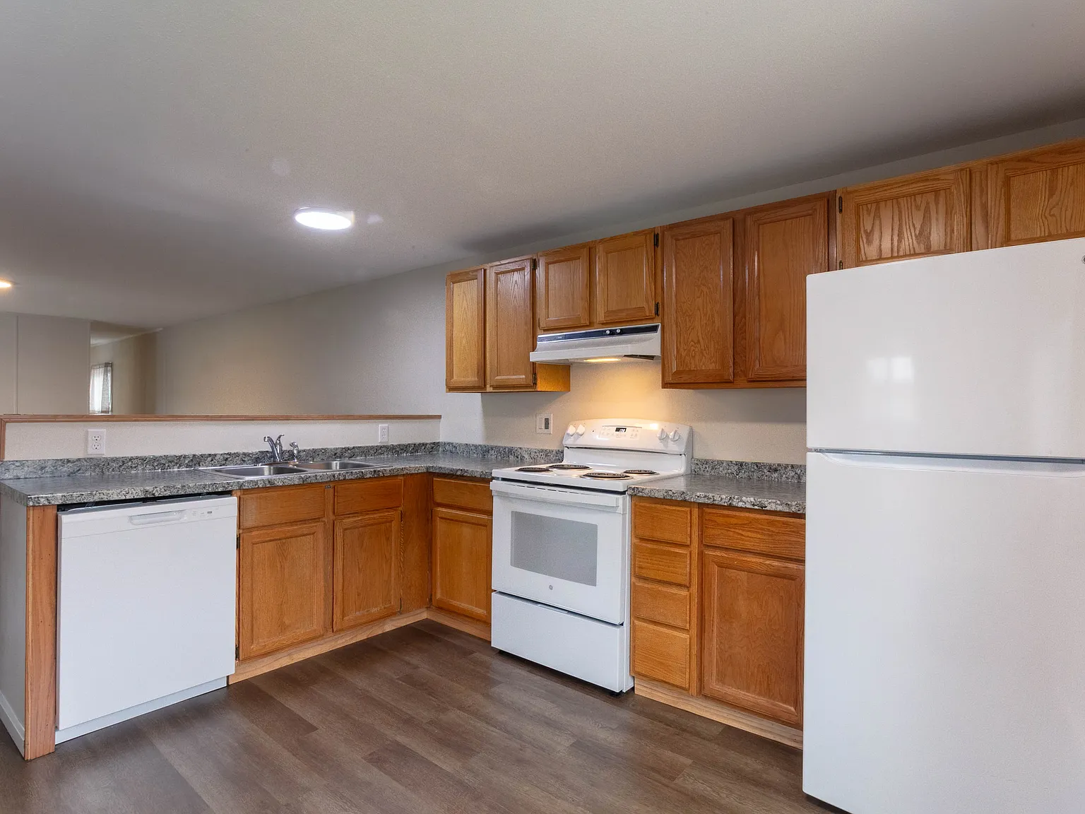 3 bed, 1.5 bath, 980 sqft, $1,800 — Photo 2