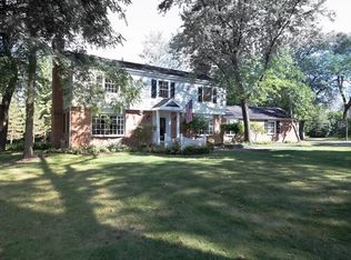 640 Elm Rd, Barrington, IL 60010