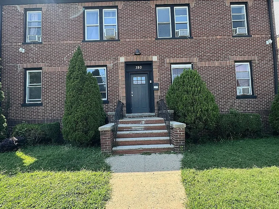 380 N 11th St #3 — photo 4 of 4