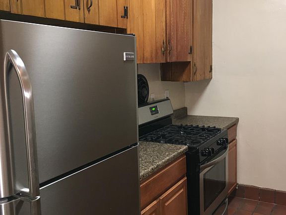5th image of 641 Barracks St