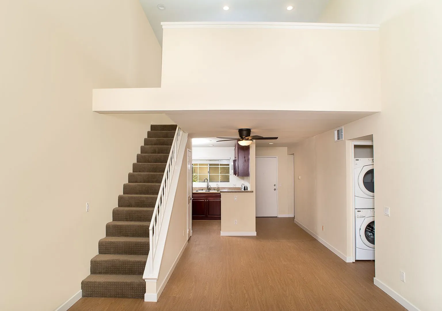 Warner Center 2 Bedroom + Loft Condo for Rent in Woodland Hills! — Photo 2