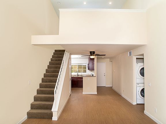 2nd image of 5500 Owensmouth Ave APT 329