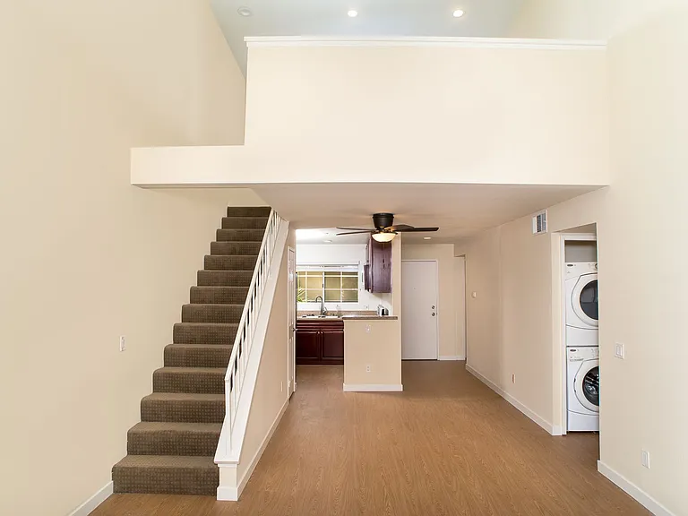 5500 Owensmouth Ave #329 — Photo 2
