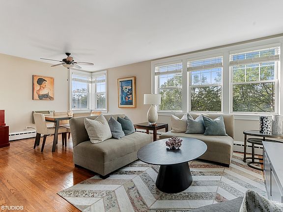4th image of 2406 W Farragut Ave APT 2A