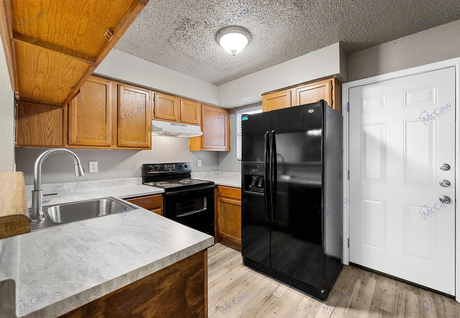 1 bed, 1.5 bath, 870 sqft, $1,100 — Photo 3