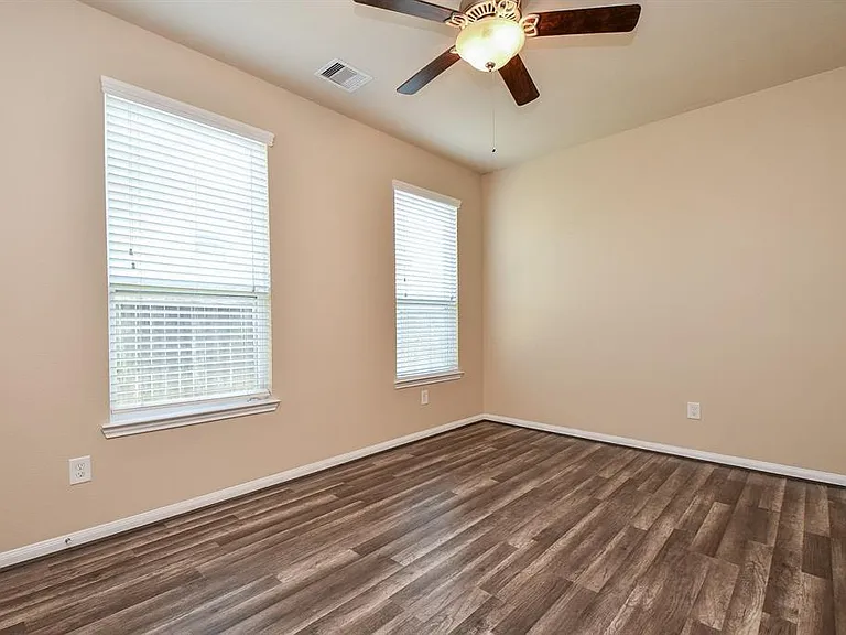 19311 Vermillion Ct — Photo 18