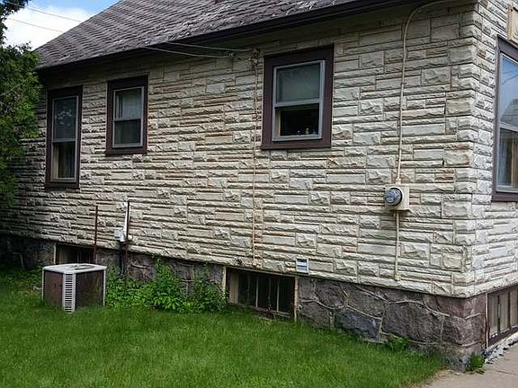 2nd image of 118 S Superior St