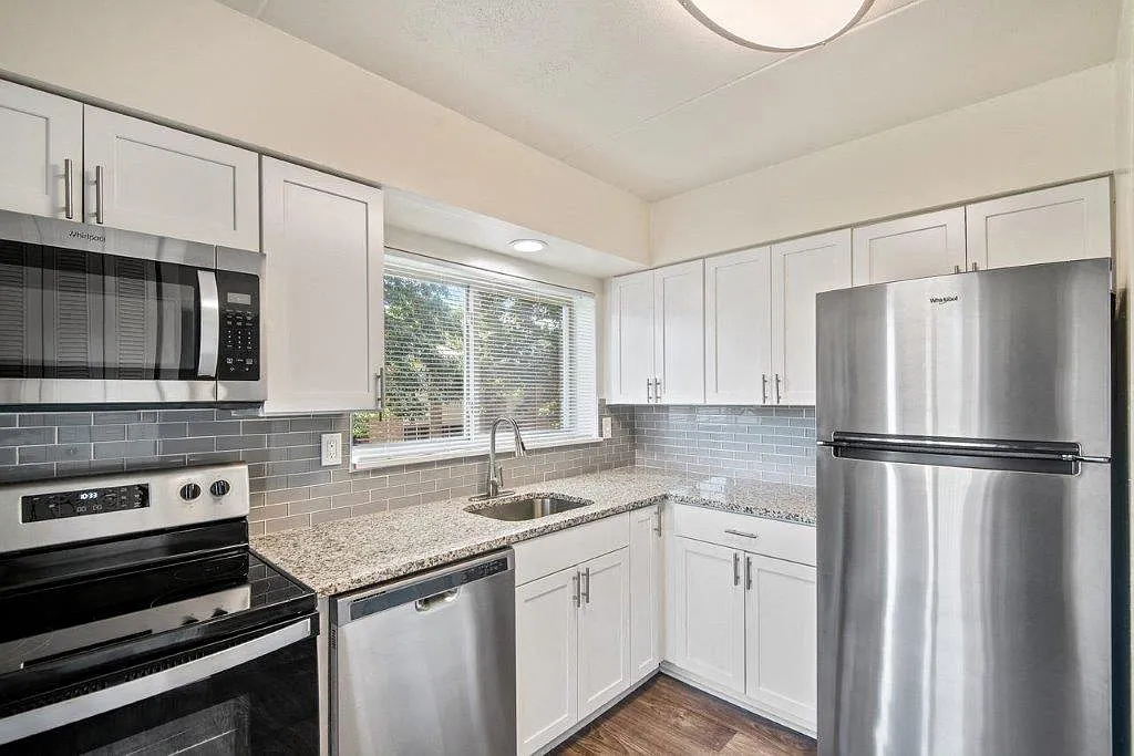 Top Field Apartment Homes — Photo 1
