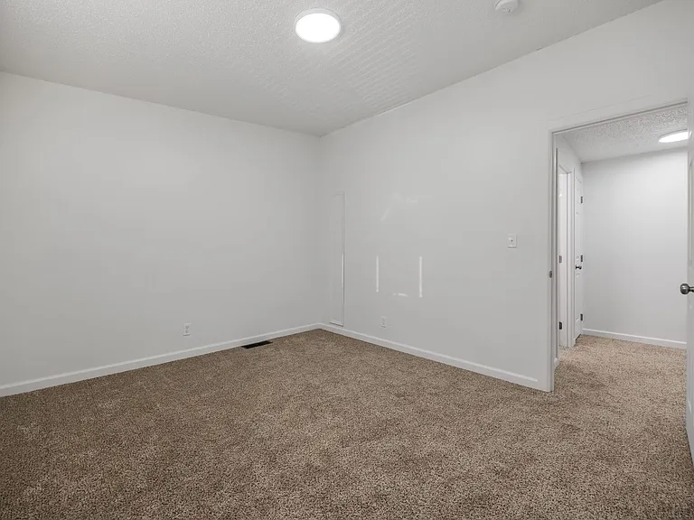 1345 N Devon Ave — Photo 20