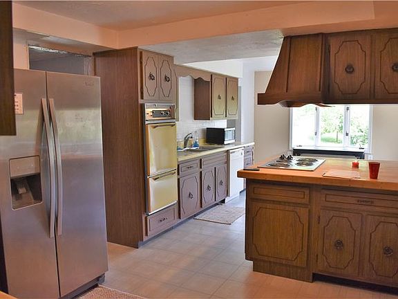 4th image of 396 Longvue Dr