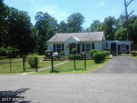 2nd image of 3305 Poplar Dr