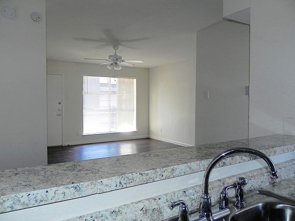 5th image of 2722 Throckmorton St APT 202