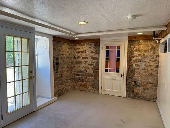 3rd image of 2873 W 2nd Ave
