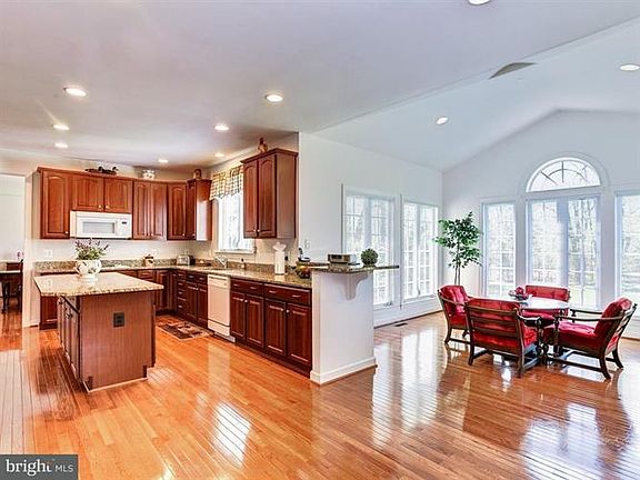 5th image of 7187 Evan Ct