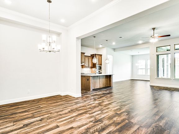 Glamorous dining room