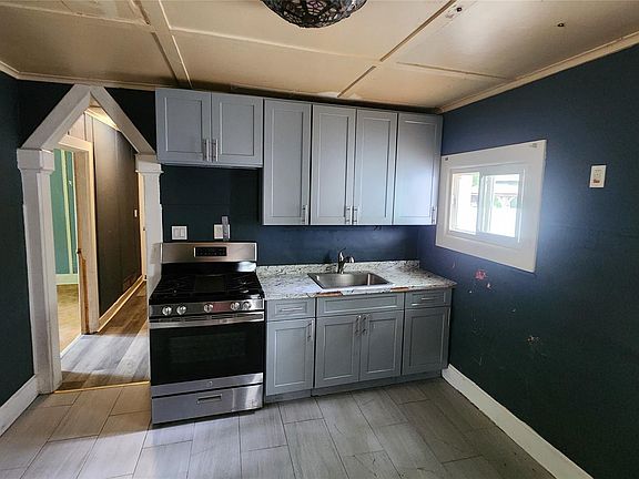 2nd image of 200 Oak Avenue