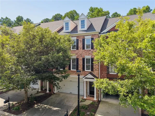 4305 Village Green Dr, Roswell, GA 30075